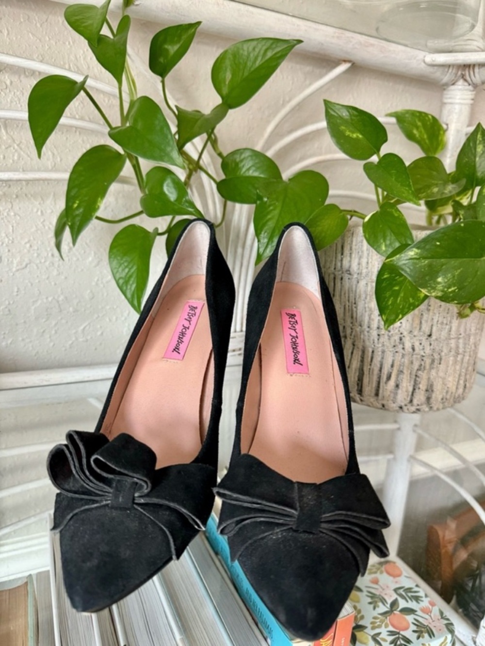 Betsey Johnson Black Bow Heels 8.5
